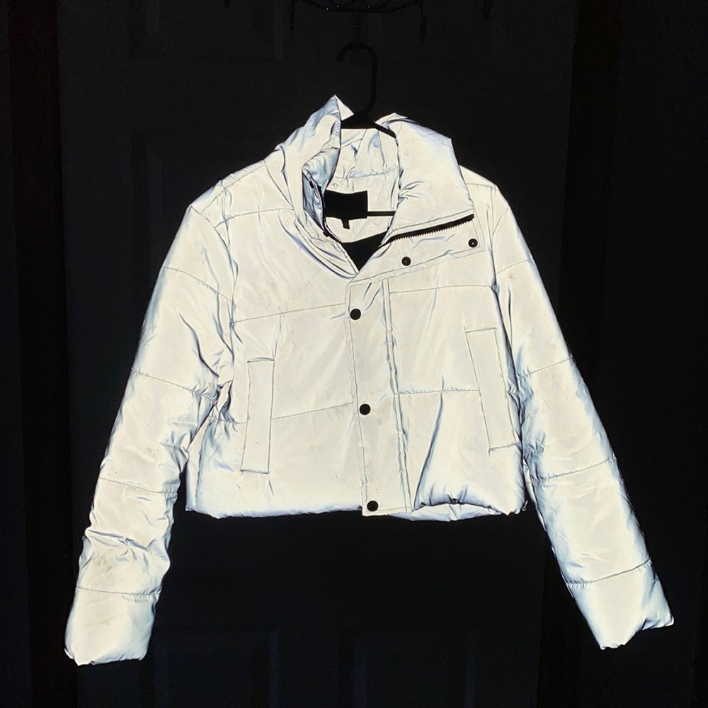 Light reflecting cropped puffer jacket